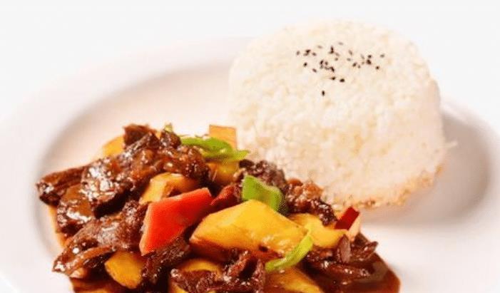 孩子|分享一款胡萝卜牛肉盖浇饭,鲜香味美又营养,孩子爱吃的主食美味