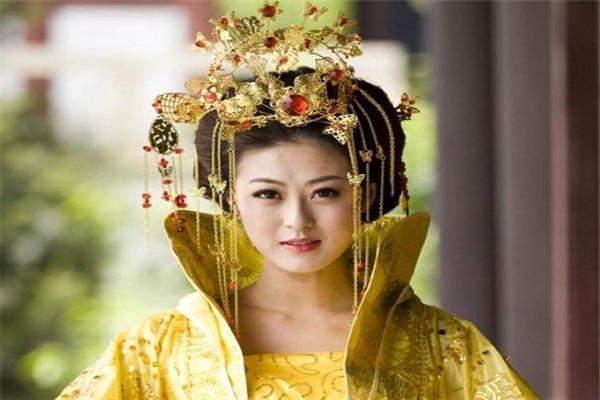 奎木狼|金圣宫娘娘和乌鸡国皇后，都幸免于难，百花羞为何却被奎木狼霸占