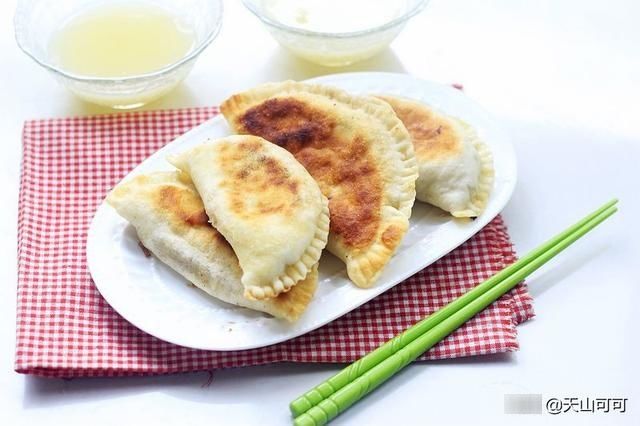 皮薄馅香白萝卜肉盒子,鲜美又多汁,凉了都软和,一家老小都可吃