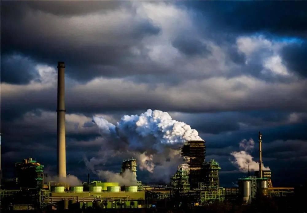 飞行员|133名飞行员冒死冲向大坝,亿吨洪水喷涌而出,千人睡梦中离世