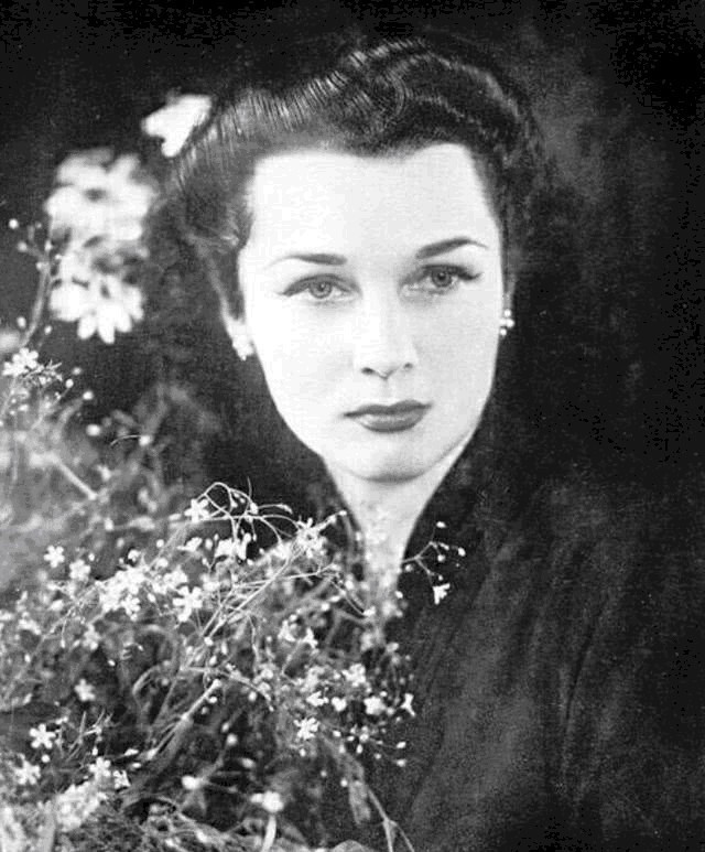 法丝亚公主|她风华绝代，颜值不输费雯丽，贵为埃及公主伊朗王后，却晚景凄凉