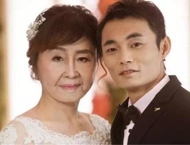 一转眼15年,当初生完孩子一夜睡醒变成老太的80后女孩,后来如何