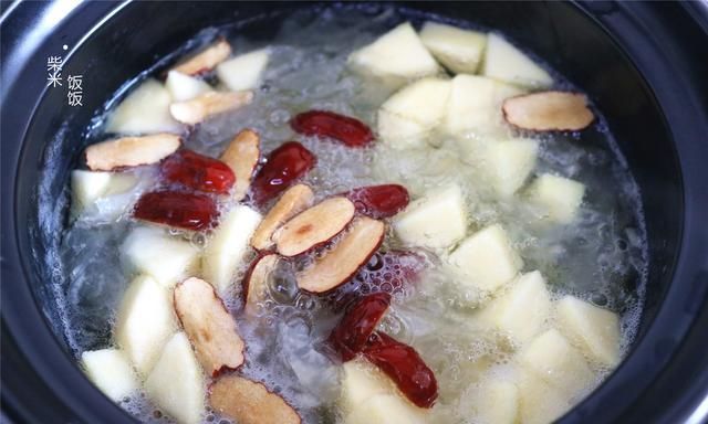 枸杞|秋冬交替,多做这汤给家人吃,清甜滋润皮肤好,增强体质身体棒