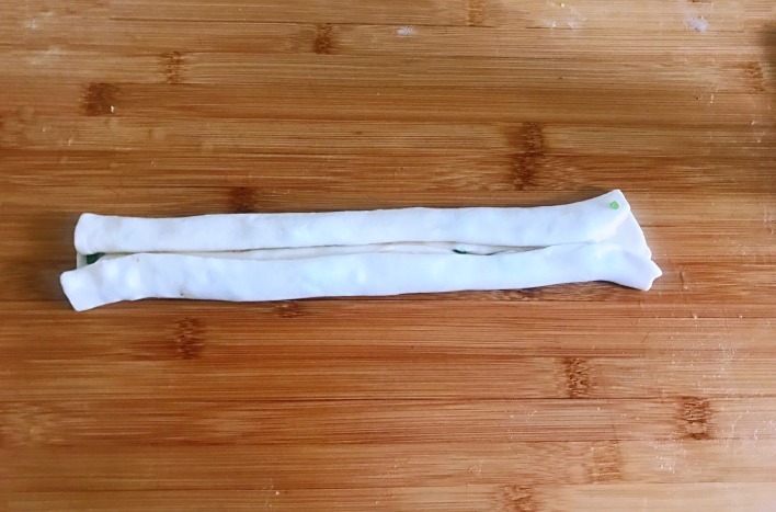 葱油饼最地道的做法,外皮酥掉渣又多层,步骤简单详细易上手