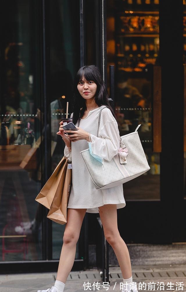 瑜伽裤","m":"7405088bf8c37eeeb2fa5d002c4dde73e99e28ee","nlabel":"stat_3045740437:zm.news.so.com:576O6aOf5rS75Zyw5Zu+,pageType_zmt,glevel_3","ntag":"tfashion;sfashion_时尚;kfashion_1:穿搭;kfashion_1:瑜伽裤;call_P:全类:时尚