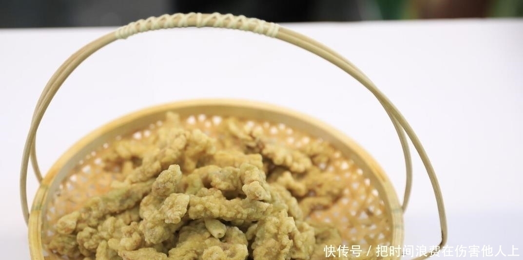 酥肉好吃上浆很重要,面粉和淀粉哪种好,挑对了香脆又好吃