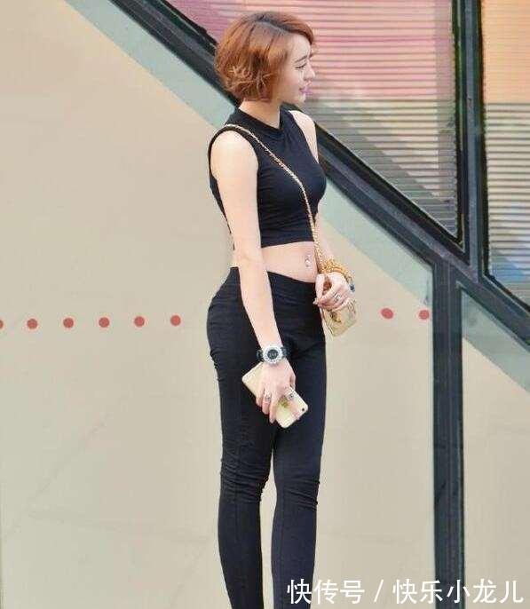 出身材 打底裤是苗条女孩的专属,显得更加优雅大方,简约优美