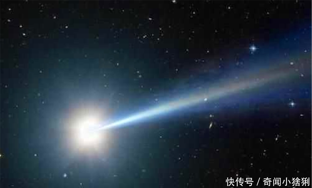 用手电朝天上照射再关了,手电光去哪了,是继续传播还是消失了?