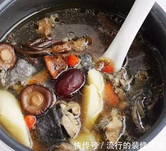 山药乌鸡汤|入秋后,记得多给家人喝这3道汤,营养滋补又润燥,暖身养胃!