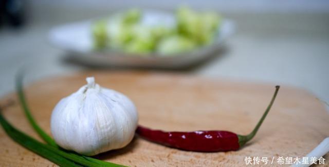 芥菜|这菜北方一般吃不到,南方恨不得天天吃,每次炒一大盘都吃光