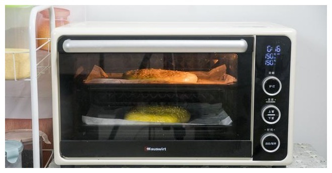 无需油炸，健康又美味的紫薯饼，一口下去会爆浆，简单几步就搞定