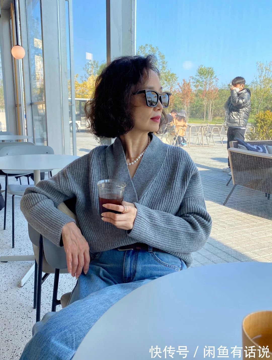 宽松|三木妈妈不戴帽子也好美,基础款就能穿出高级感,58岁气质太出众