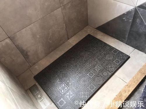瓷砖|卫生间地面不要再贴瓷砖了,头次见有用这种设计,后悔没早察觉