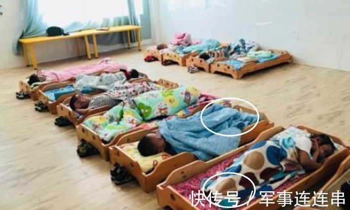 亮亮|幼儿园午睡时孩子“头对脚”,洁癖家长无法忍受,老师表示很正常