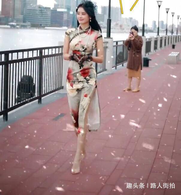 女神 雪景是的旗袍女神，极具东方女人的知性矜持