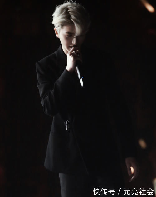 奔跑吧私下聚餐:BABY素颜接地气,蔡徐坤郭麒麟座位距离有亮点