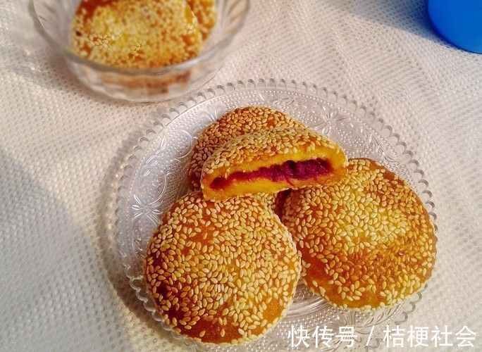 我家隔三岔五就得吃此饼，不放一滴水，比包子好吃，轻松能吃3个