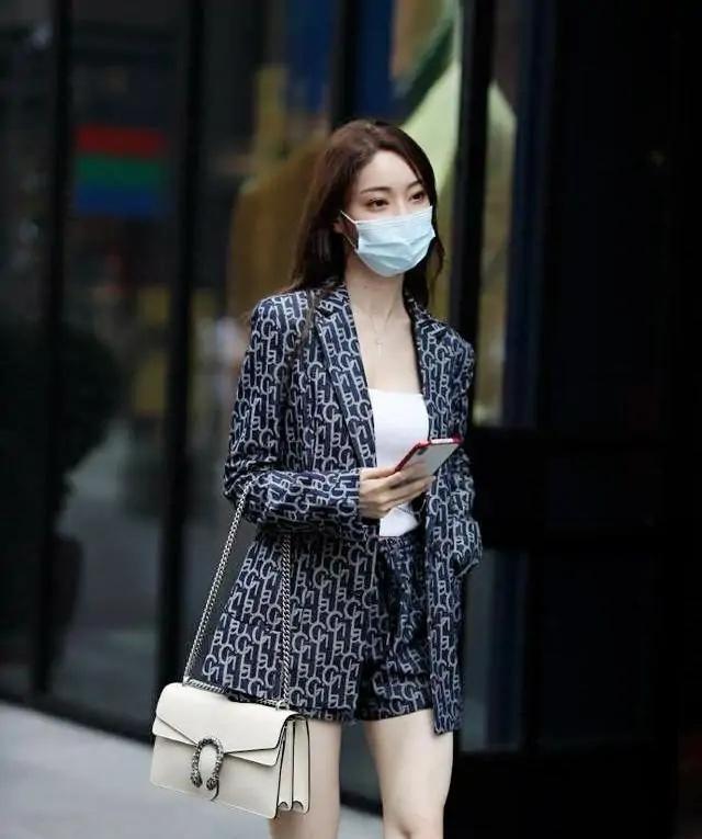 oriented|年轻有品位的穿牛仔裤，时尚休闲