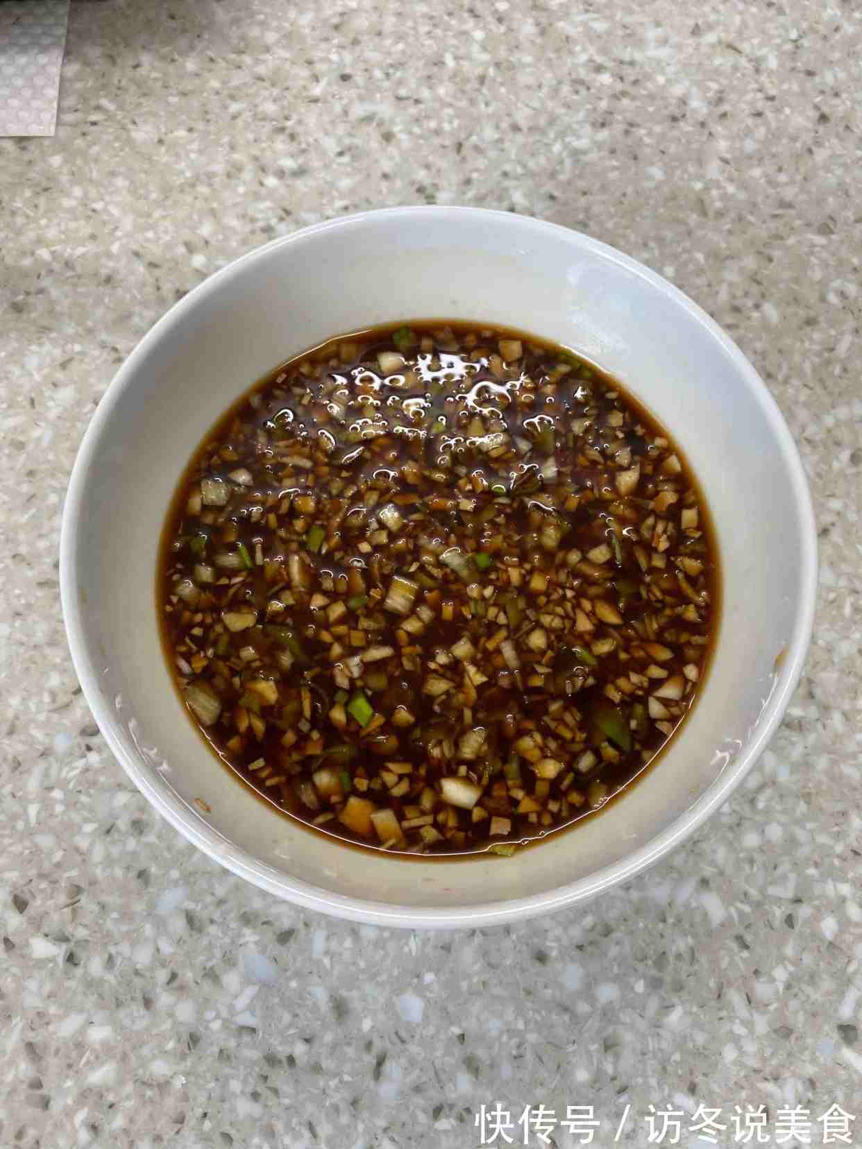 现在才知道,炒茄子不能先放油!大厨教你1招,茄子不吸油不发黑