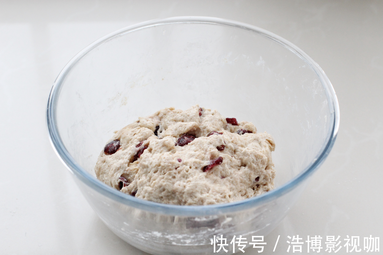 终于找到面包最省力的做法了，不用揉面、不加黄油，照样松软无比