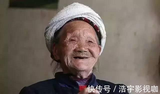 秘籍|133岁老人抽烟喝酒不运动,他的长寿秘籍自己从不碰一件事