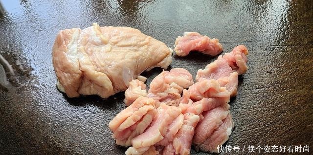 美味|几块钱的香干,和蒜苗、猪肉简单一炒,出锅下饭又美味