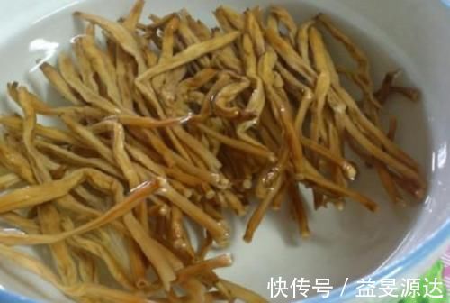 黄花菜|它是“失眠者的福音”,隔三差五吃一回,睡眠质量高,告别熊猫眼