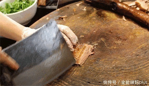 砧板|跑酷达人挑战中国轻功,道长随便露了一手,外国人都看傻了!