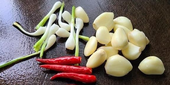 黄豆酱|茄子这样做味道更香，教你一道蒜蓉茄子的做法，简单美味嘴馋就做