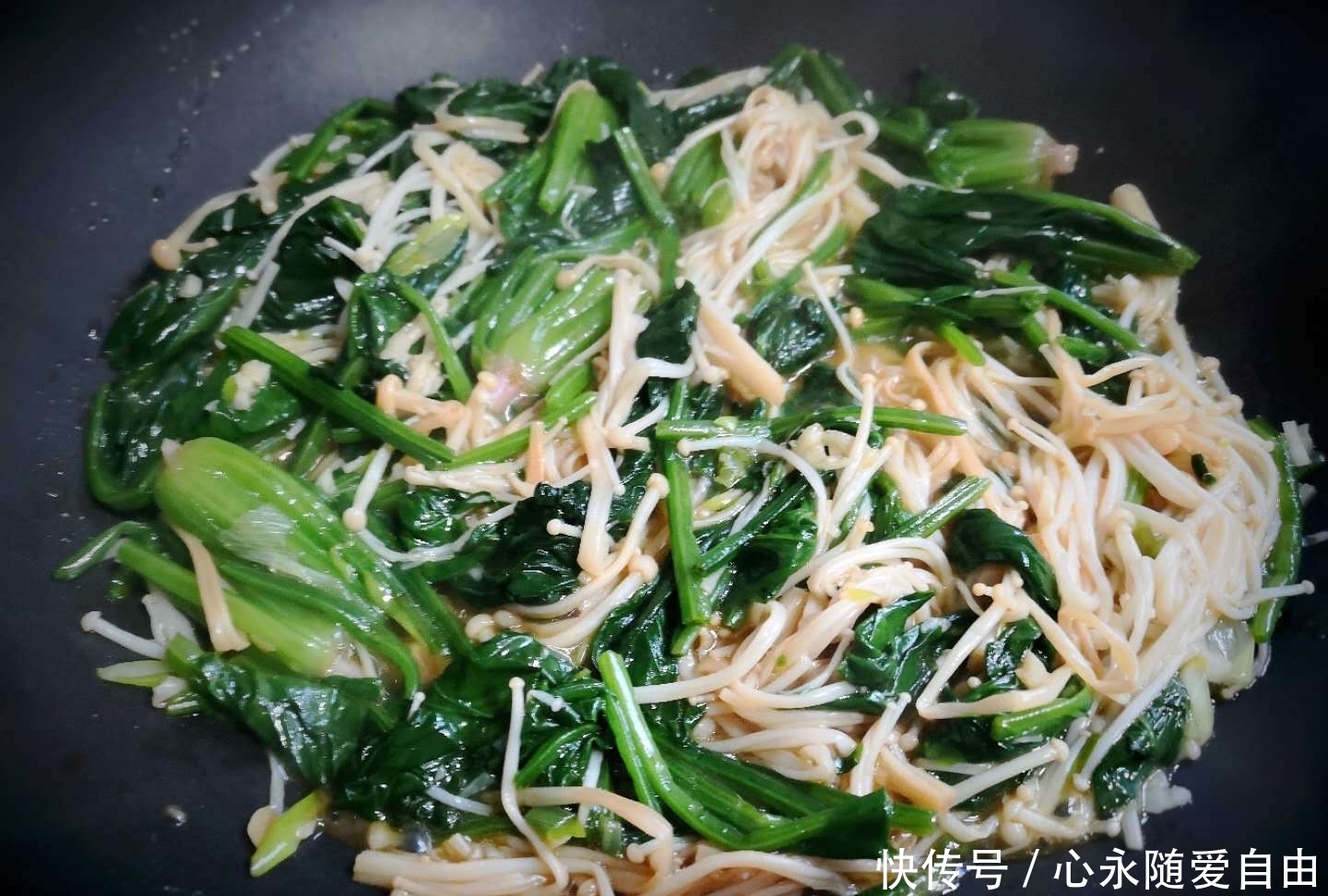 营养|菠菜和“它”天生一对,秋天给孩子吃,营养全还补钙,不懂吃可惜