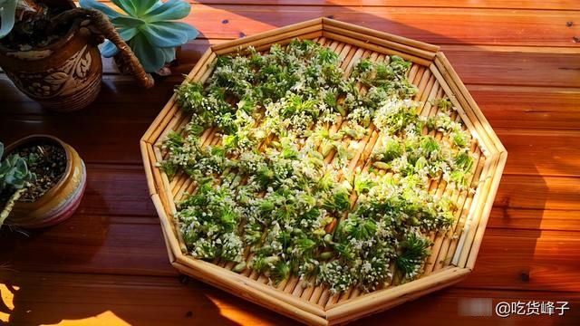韭花酱|入秋后，遇到此菜别手软，放得越久越好吃，饭前来一碟，比肉还香