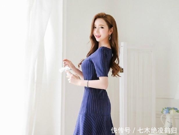 妩媚|小姐姐爱穿修身连衣裙,显优雅迷人身姿,散发迷人妩媚女人味