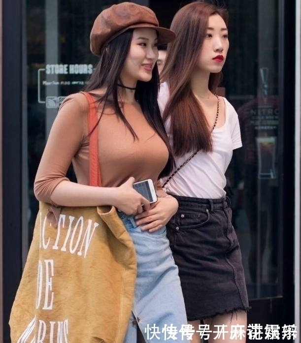 街拍:玉面淡拂的美丽小姐姐,美丽性感,低调大气简约时尚!