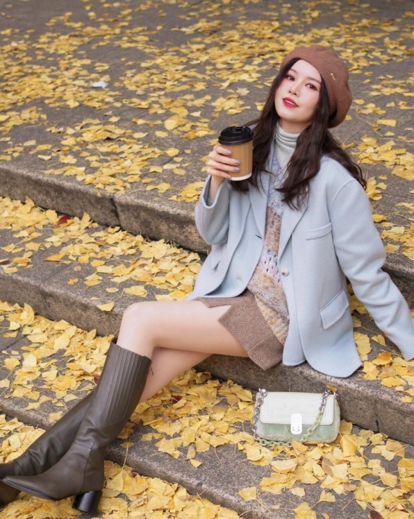 靴子 天冷了,身穿大衣搭配针织衫和靴子保暖舒适,让你美出新高度!