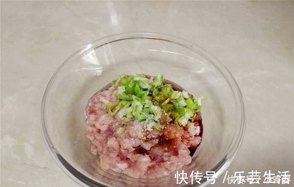 胡萝卜碎|饺子“新包法”,刚上桌儿子就抢着吃,直呼太有创意了!真香!