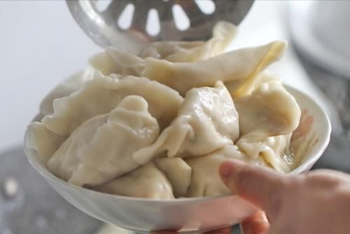 老少皆宜|夏天出汗多，就吃黄瓜馅饺子，鲜嫩多汁很清爽，出锅孩子抢着吃