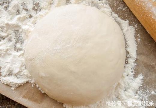 发满|发面时,别只会加酵母和白糖,学会这么做,10分钟就发满盆