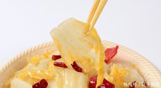 炒白菜时,不要直接下锅炒,多加1步,白菜又脆又嫩还不出水!