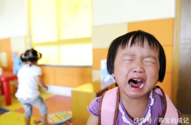 3岁女儿超市捏了一下车厘子,被要求80一斤赔偿,宝妈做法太解气