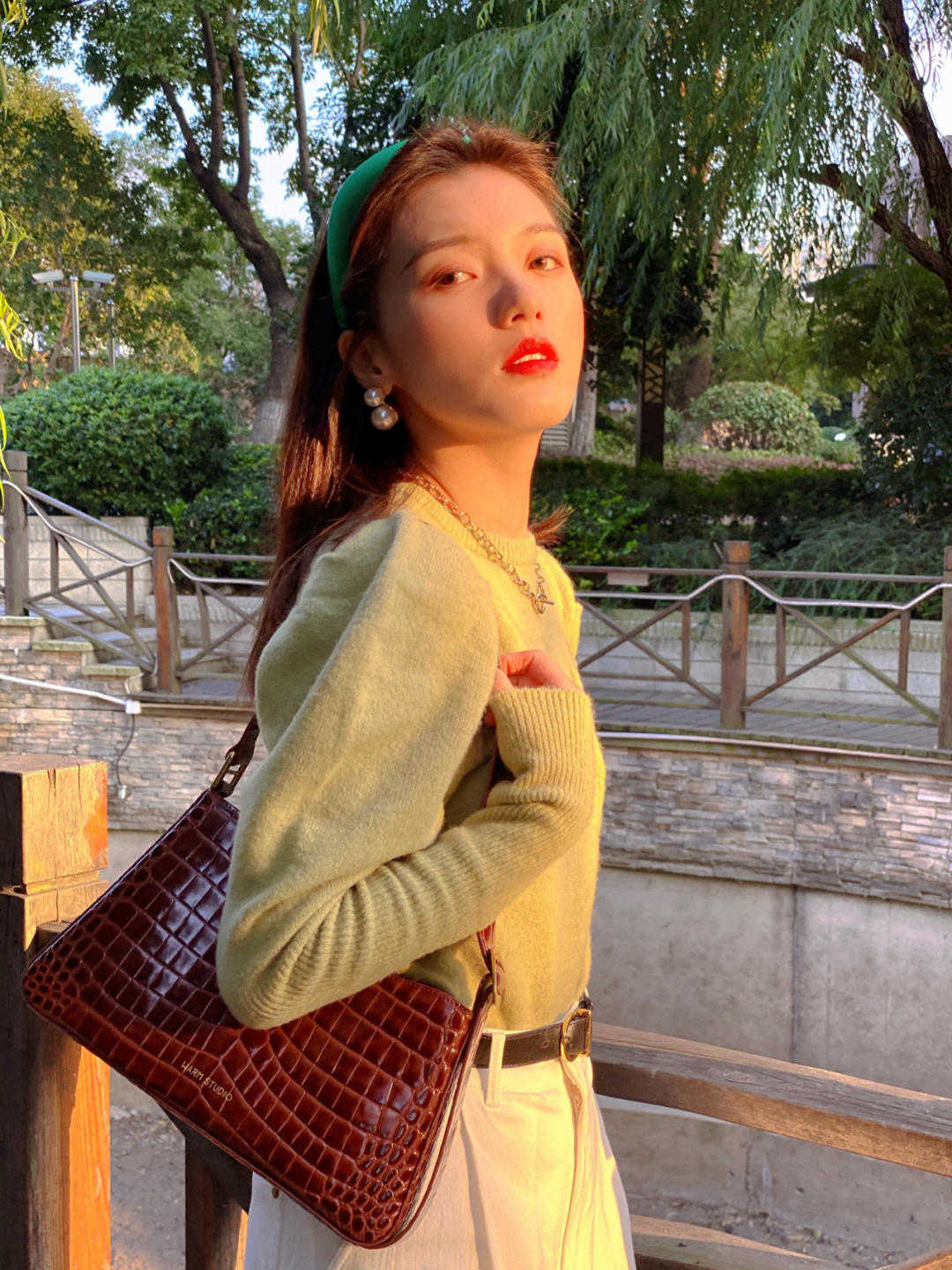 宽松|被法式惊艳了,秋冬还能这么穿?太真实自然了