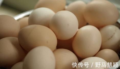 鸡蛋|买鸡蛋，表面光滑的好还是粗糙的好？老农说出真相，太多人不会挑