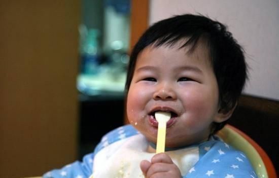 辅食|娃每次只吃婆婆熬的粥,宝妈偷尝后大发雷霆这种东西怎么能吃
