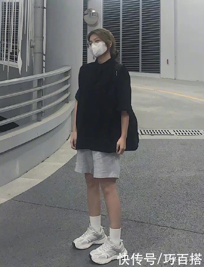 时尚|今年更流行T恤+阔腿裤，简单休闲却很美，值得借鉴