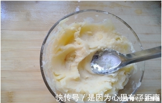 厨妹|不用揉面2分钟就做一锅,比买的炸薯条还好吃,加俩鸡蛋个个香嫩