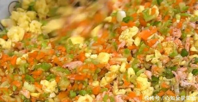 春天,此菜正当季,2块钱一斤,包饺子鲜嫩多汁,比韭菜荠菜馅香!