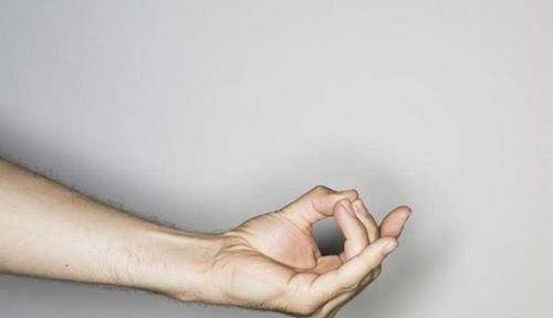 无名指|“三根手指”这样做,养肝、降压、排毒,每天5分钟,长寿很轻松