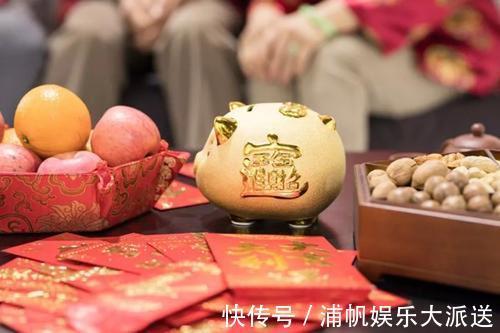 奶奶|3岁宝宝去拜年，敲门时“霸气喊话”，奶奶听到后直接掏出存折