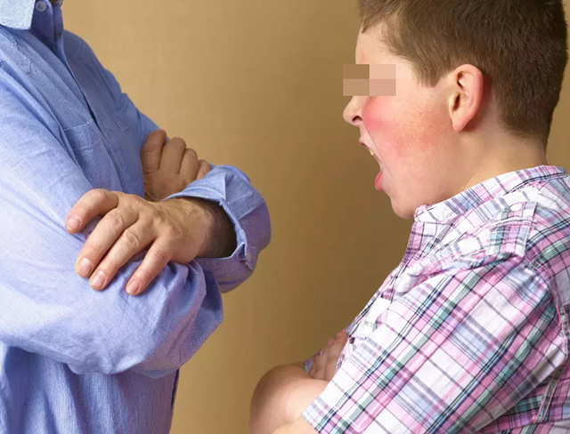 父母|孩子发脾气时,大吼“别闹了”不管用,家长不妨试试这几种方法