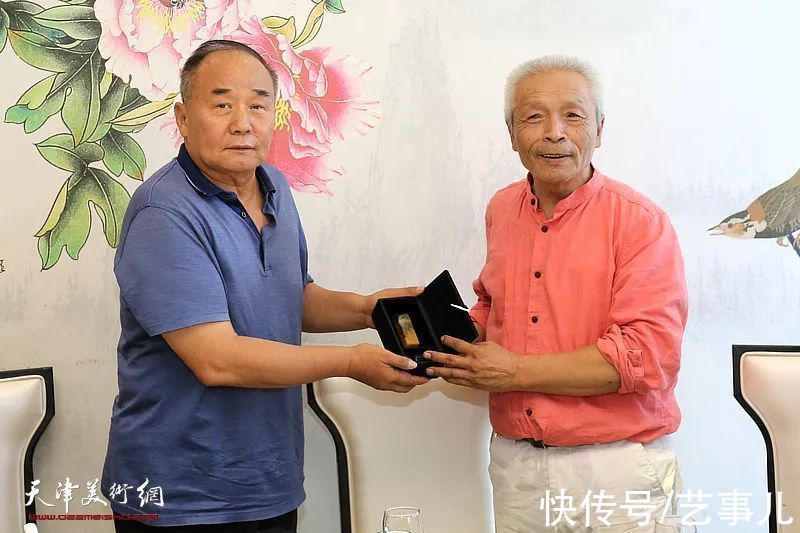 蓝天救援队|孙荣刚师生展滨海圆满收官呈两大看点:书画致敬英雄 收李建华为徒