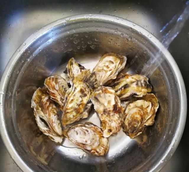 奶油|菠菜烤生蚝,个头肥美,海鲜味十足,好吃到爆